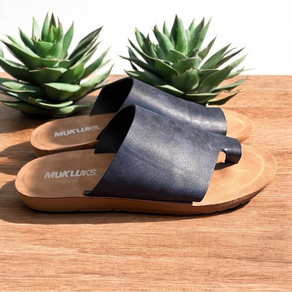 Muk Luks About Face Women's Navy and Tan‎ Sandals Slides